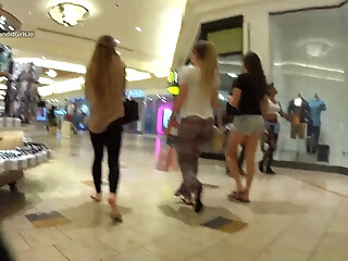 Jiggly Teen Ass Mall Candid