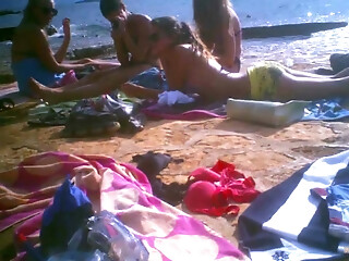 Upshorts Dick Flash For Group Of Girls On Beach